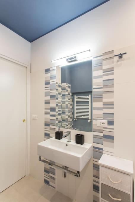 Frangipane 31 Monti Terrace Apartment Рим Екстериор снимка